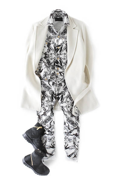 <strong>HANKYU MEN’S TOKYO<br /><br /> 2013-14 AUTUMN & WINTER COLLECTION<br /><br />  THEME｜FRENETIC<br />BRAND｜VERSACE</strong> <br /> <br />  コート、デニムジャケット、デニムパンツ、シューズすべて阪急限定発売。コート25万2000円、デニムジャケット16万6950円、デニムパンツ13万3350円、シューズ11万6550円（ヴェルサーチ／阪急メンズ東京2階）　※実際の販売商品は、コートはグレーに、シューズは素材が変更。