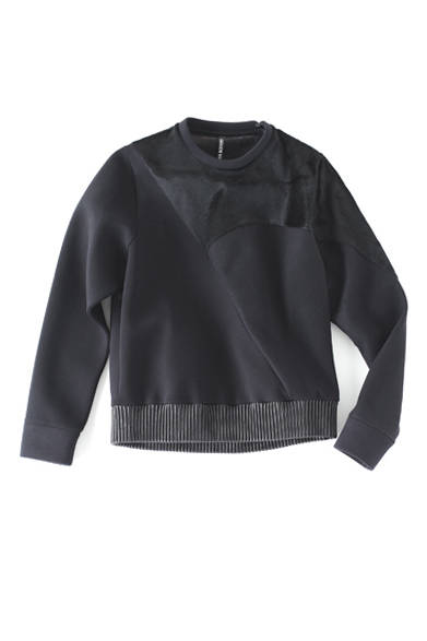 <strong>HANKYU MEN’S TOKYO<br /><br /> 2013-14 AUTUMN & WINTER COLLECTION<br /><br />  THEME｜FRENETIC<br />BRAND｜NEIL BARRETT</strong> <br /> <br />  阪急限定発売。プルオーバー16万8000円（ニール・バレット／阪急メンズ東京2階）