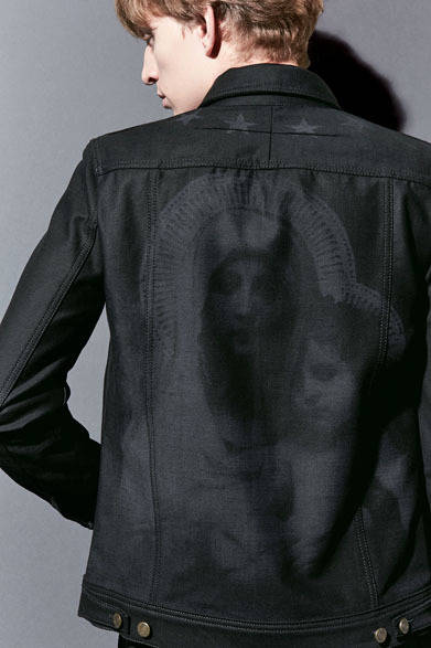 <strong>HANKYU MEN’S TOKYO<br /><br /> 2013-14 AUTUMN & WINTER COLLECTION<br /><br />  THEME｜FRENETIC<br />BRAND｜GIVENCHY BY RICCARDO TISCI</strong> <br /> <br />  7月下旬入荷予定。デニムジャケット10万9200円（ジバンシィ バイ リカルド ティッシ／阪急メンズ東京2階）