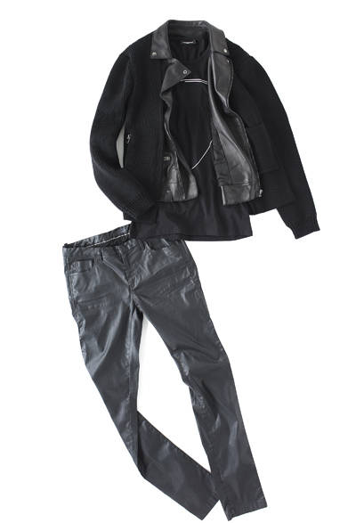 <strong>HANKYU MEN’S TOKYO<br /><br /> 2013-14 AUTUMN & WINTER COLLECTION<br /><br />  THEME｜FRENETIC<br />BRAND｜CoSTUME NATIONAL</strong> <br /> <br />   ニットジャケットは阪急先行発売。Tシャツは阪急限定発売。ニットジャケット16万1700円、Tシャツ1万4700円、デニムパンツ3万450円（コスチューム ナショナル／阪急メンズ東京2階）