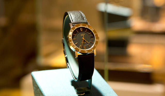 「ブルガリ・ブルガリ 20周年アニバーサリーエディション」は、一般向けに発売となった初の「ブルガリ・ブルガリ」ウォッチの誕生20周年を記念して発表された限定モデル
