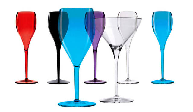 <strong>Italesse｜イタレッセ</strong>　オープン期間中、「プリヴェ グランクリュ BEACH」（1890円）と「バーティカル パーティBEACH」（1890円）各1脚をセットにしたオリジナルギフトセットを店内にて特別販売