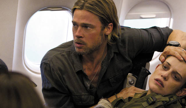 本作にはプロデューサーとしても関わる主演のブラット・ピット（左）　© 2013 PARAMOUNT PICTURES. ALL RIGHTS RESERVED.