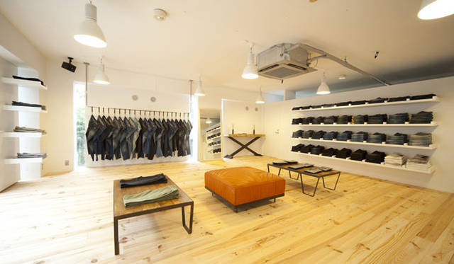 <strong>KURO｜クロ</strong>　KURO FLAG SHOP