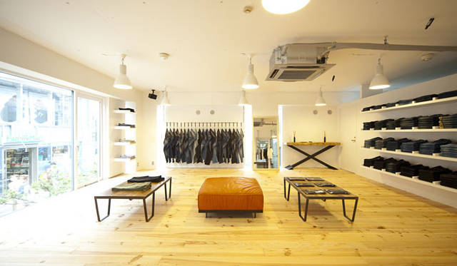 <strong>KURO｜クロ</strong>　KURO FLAG SHOP