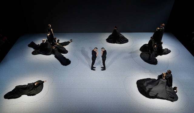 <strong>VIKTOR & ROLF｜ヴィクター&ロルフ</strong> 2013年秋冬オートクチュールコレクション