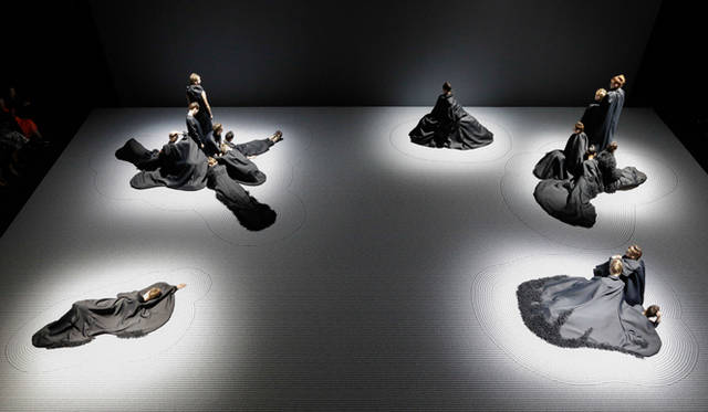 <strong>VIKTOR & ROLF｜ヴィクター&ロルフ</strong> 2013年秋冬オートクチュールコレクション