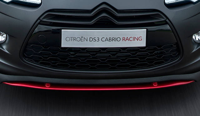 フロントスポイラーも紅だ