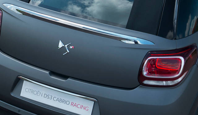 DS3カブリオで特徴的な3Dのリアコンビネーションランプは、もちろん採用される