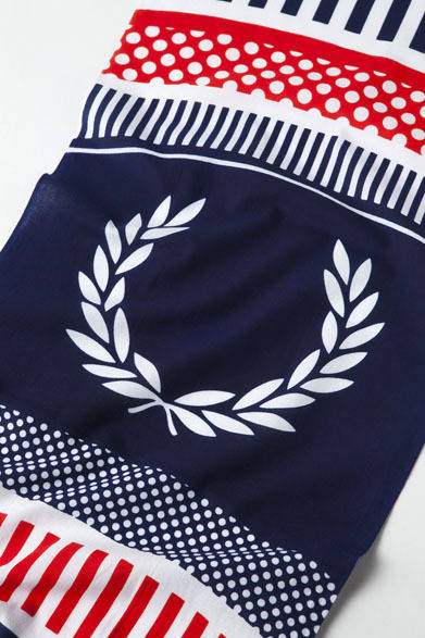 <strong> FRED PERRY｜フレッドペリー</strong>　フレッドペリー×高橋理子コラボレーション「TAKAHASHI HIROKO for FRED PERRY」　てぬぐい「100×35」2310円