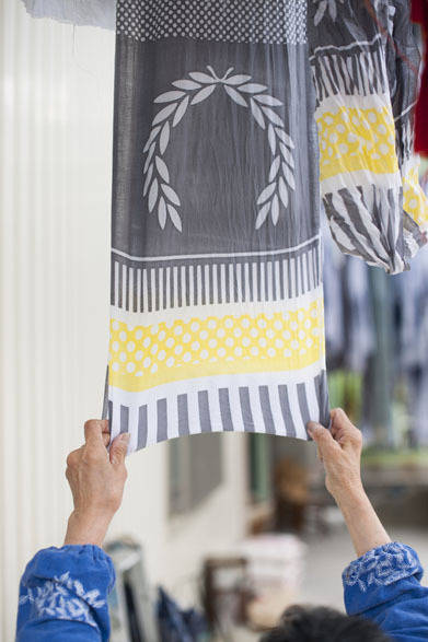 <strong> FRED PERRY｜フレッドペリー</strong>　フレッドペリー×高橋理子コラボレーション「TAKAHASHI HIROKO for FRED PERRY」　天日干し