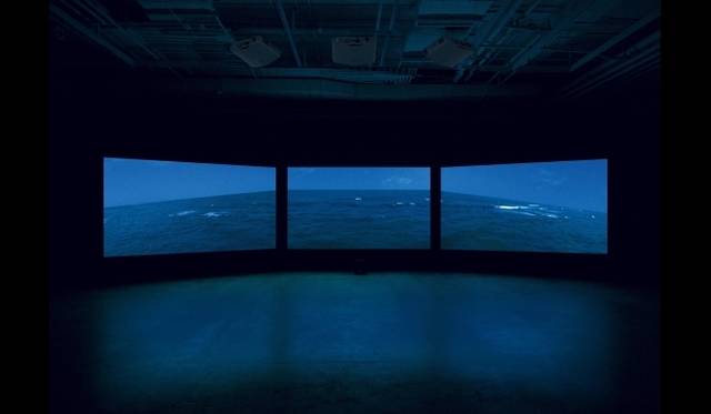 <strong>ART｜「『堂島リバービエンナーレ2013』</strong>　ユェン・グァンミン<br />Disappearing Landscape – Passing II 2011 Three channel video installation 9 min © Yuan Goang-Ming, courtesy of the artist and TKG+, Taipei, Beijing