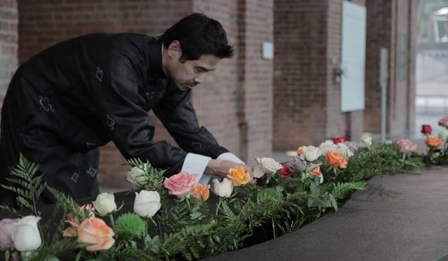 <strong>ART｜『堂島リバービエンナーレ2013』</strong>　リー・ミンウェイ<br />The Moving Garden 2009 Mixed media (interactive) Stainless steel, granite, water, fresh flowers 1200 x 134 x 60 cm© Lee Mingwei, courtesy of Amy & Leo Shih