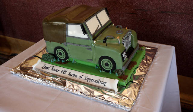 ランドローバー シリーズ1をモデルにしたバースデーケーキ