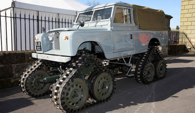 ランドローバー シリーズ2ベースの1960年頃のモデル。湿地帯走行用のもので、パワーステアリングを備える。ジェイムズ.A.カスバートソン有限会社のためのモデル