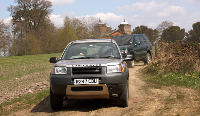 コンパクト四輪駆動モデル、フリーランダーの初代