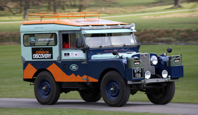 1950年代後半に冒険旅行用のクルマの定番となったランドローバー。これはオックスフォードあるいはケンブリッジの学生に貸し出されていたモデルのレプリカ
