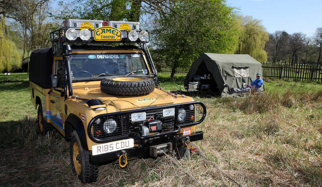 1998年のモデル。物資の運搬など、サポートを担当した車両