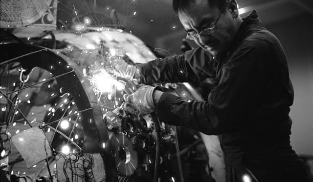 <strong>MUSIC｜ミュージック×アートの融合『SNIFF OUT 2013』</strong>　ヤノベケンジ