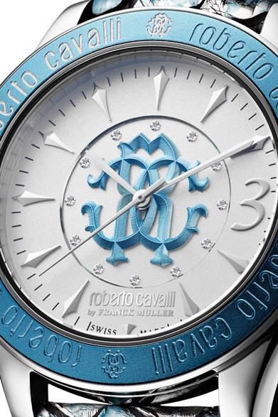 <strong>Roberto Cavalli｜ロベルト・カヴァリ</strong> <strong>「シグネチャー」コレクション</strong><br />ムーブメント｜スイス製高級クオーツ<br />ケースサイズ｜41mm<br />価格｜1200ユーロ～2000ユーロ（日本での価格、展開時期は未定）