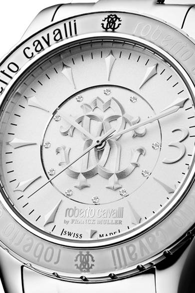 <strong>Roberto Cavalli｜ロベルト・カヴァリ</strong> <strong>「シグネチャー」コレクション</strong><br />ムーブメント｜スイス製高級クオーツ<br />ケースサイズ｜41mm<br />価格｜1200ユーロ～2000ユーロ（日本での価格、展開時期は未定）