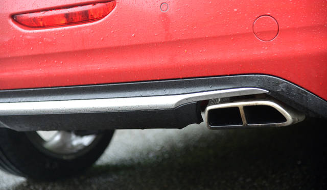 GTi専用装備のクロームエキゾーストエンドが装着される