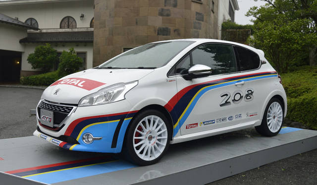 「208」のラリーモデルである「208 T16」をモチーフにしたカラーリングがなされたGTi