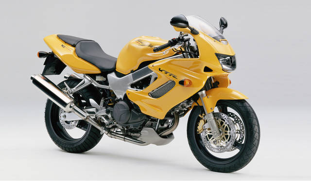 搭載エンジンはホンダのスポーツバイク「VTR 1000F」（日本名 ファイアーストーム）のものにあらためられている。このバイクは、「鈴鹿8時間耐久」や「マン島TTレース」を制したレースマシン「RVT 1000R」が搭載したSC45エンジンのベースとなったSC36エンジンを搭載していた