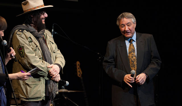 <strong>特集｜BLUE NOTE NOW!</strong>　「聞いたところによると、ドンさんが最初に度肝を抜かれたアルバムは、ジョー・ヘンダーソンのブルーノート盤『モード・フォー・ジョー』だとか。そのあと友達が教えてくれるまで、ジミ・ヘンドリックスやクイーンのことは知らなかったそうですね？」（行方さん）　「ええ。ですから、それから45年後、よもや自分がブルーノートを引っ張ることになるとは、夢にもおもいませんでした」（ウォズさん）