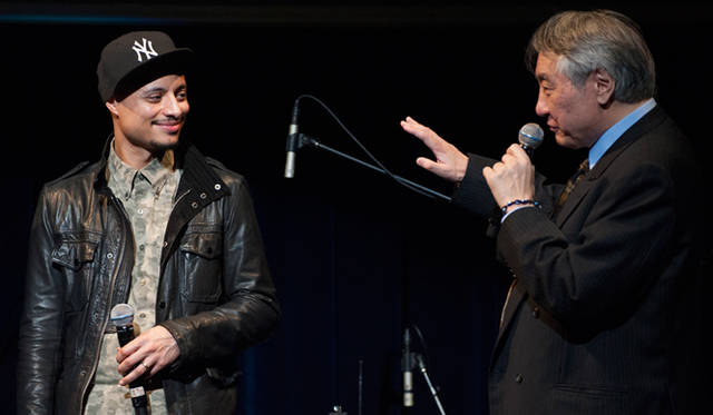 <strong>特集｜BLUE NOTE NOW!</strong>　「ホセさんは歌だけじゃなくて曲も書くんですよね？」（行方さん）　「はい、曲も書きます。自分の場合、最終的な形はジャズになるかもしれないんですが、ビート的にはコンテンポラリーなビート、ヒップホップのようなものを使うんですね。自分の音楽が、若い人たちにジャズを聴いてもらうきっかけになるといいですね」（ジェイムズさん）