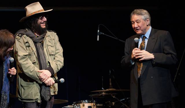 <strong>特集｜BLUE NOTE NOW!</strong>　「ホセさんがジャズにあたらしい風をもたらしてくれる気がしますね。最後にもうひとつ。プロデュースもやるんですって？」（行方さん）　「じつはですね、ツアーにも参加してくれているタクヤ・クロダという、日本人トランペッターがいまして。3～4年一緒にやっているんですが。彼のレコードをいまニューヨークでレコーディングしています。ブルーノート・レコードから出そうかなぁと……。」（ジェイムズさん）　「そうなの？　ドンさんは了承しているんですか？」（行方さん）　「はい。たったいま契約成立しました（笑）」（ウォズさん）