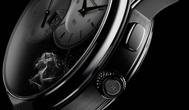 「マスター・グランド・トラディション・ジャイロトゥールビヨン 3・ジュビリー」　ケースはプラチナ製、ラグはポリッシュ仕上げ、ケースの側面はサテン仕上げとなる