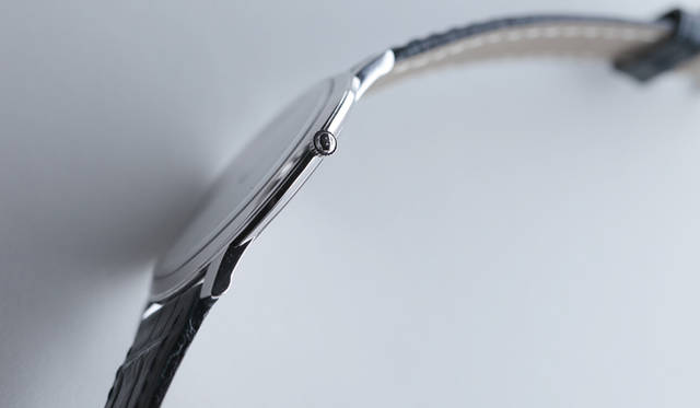 「マスター・ウルトラスリム・ジュビリー」　ケース厚4.05mmという現時点で世界最薄の手巻きモデル