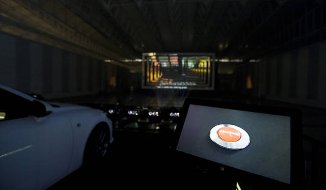 新型「IS」によるアトラクションは、手前の“AMAZING”ボタンを押すことによってスタートする　