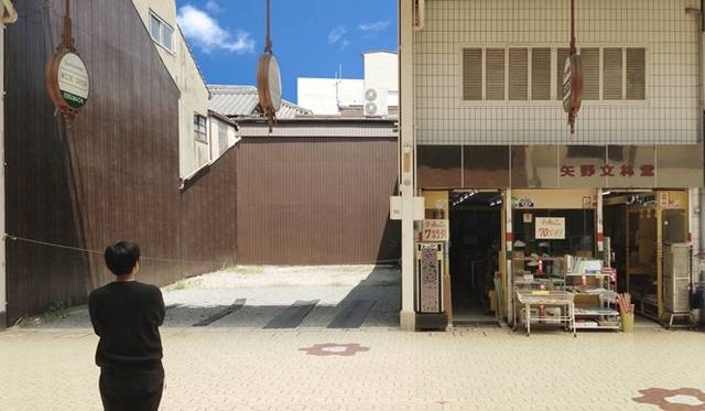 <strong>ART｜愛媛・宇和島を舞台にしたアートプロジェクト『AT ART UWAJIMA』</strong>　旧矢野文林堂（文具店）空店舗