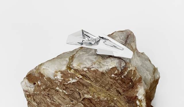 <strong>Maison Martin Margiela Crystalactite for Swarovski｜革新的なフュージョンカット「クリスタラクタイト」を発表</strong>　コマーシャルピース　“Maison Martin Margiela for Atelier Swarovski”