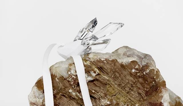 <strong>Maison Martin Margiela Crystalactite for Swarovski｜革新的なフュージョンカット「クリスタラクタイト」を発表</strong>　コマーシャルピース　“Maison Martin Margiela for Atelier Swarovski”