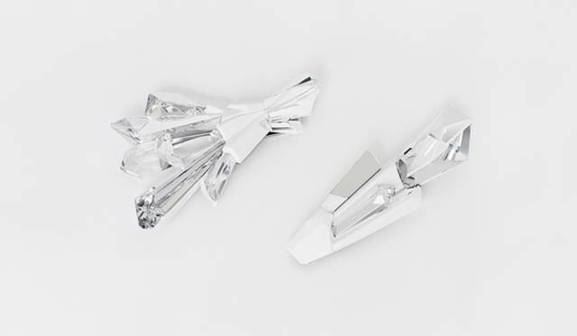 <strong>Maison Martin Margiela Crystalactite for Swarovski｜革新的なフュージョンカット「クリスタラクタイト」を発表</strong>　オートクチュールのジュエリーピース　“Maison Martin Margiela Crystalactite for Swarovski”