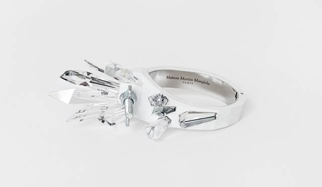 <strong>Maison Martin Margiela Crystalactite for Swarovski｜革新的なフュージョンカット「クリスタラクタイト」を発表</strong>　オートクチュールのジュエリーピース　“Maison Martin Margiela Crystalactite for Swarovski”