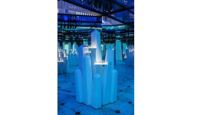 <strong>Maison Martin Margiela Crystalactite for Swarovski｜革新的なフュージョンカット「クリスタラクタイト」を発表</strong>