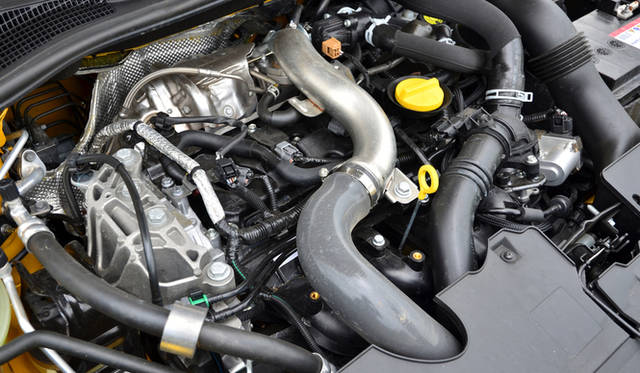 1.6リッターの直列4気筒ターボエンジンは、最高出力 147kW（200ps）/ 6,000 rpm、最大トルク 240Nm/ 1,750 rpmと言うスペック