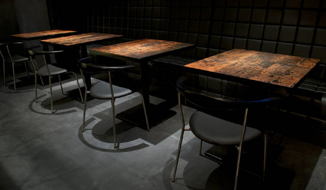 料理はもちろん、店内空間も森健一氏のこだわりが随所に光る