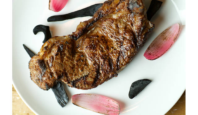 アラカルトメニューから「黒毛和牛の炭火焼」