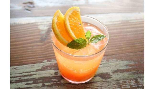 <strong>Cruciani C｜コラボレーションカフェが1カ月限定で七里ガ浜にオープン</strong>　ルチアーニ シーオリジナルスペシャルドリンク