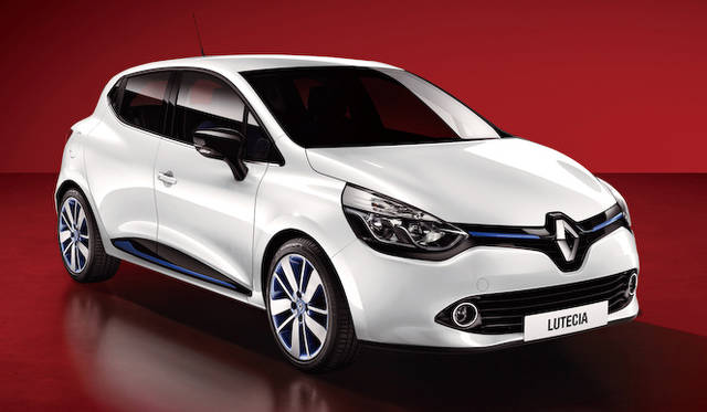 新型ルーテシア発売を記念した特別仕様車「クール フレンチ リミテッド」。ホワイト系のブラン グラシエのボディカラーにブルー内装、ブルーホイールの組み合わせは通常モデルにはない特別なセットだ