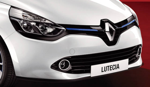 新型ルーテシア発売を記念した特別仕様車「クール フレンチ リミテッド」。ホワイト系のブラン グラシエのボディカラーにブルー内装、ブルーホイールの組み合わせは通常モデルにはない特別なセットだ