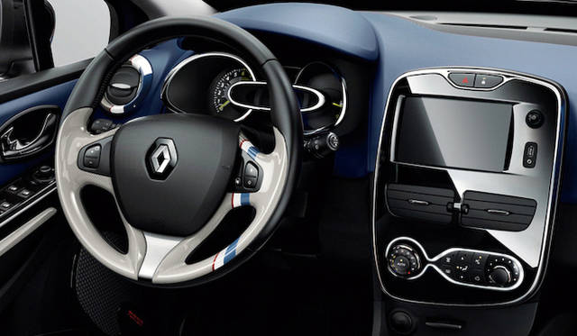 インテリアには、フランス国旗をデザインした「パック・デザイン」が採用される