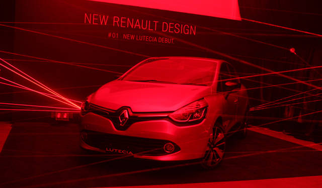 発表会は、赤いレーザーが張り巡らされたなかに、4代目ルーテシアが置かれ、大極氏が、我々にとって大事な宝物だと語った