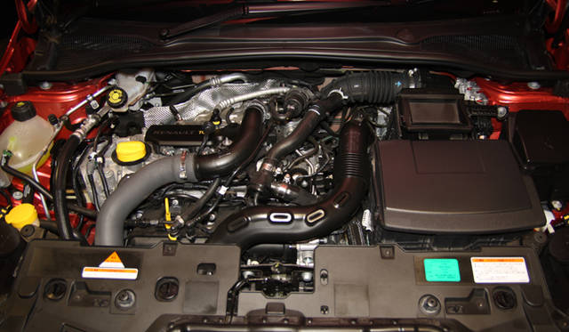 1,197cc 直列4気筒 直噴DOHC ターボエンジン。ルノーの最先端ガソリンエンジンだ