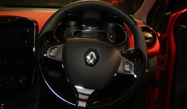 ハンドルはプロペラがイメージの源になっている